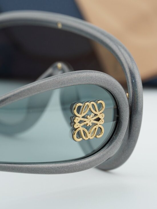Loewe LW40108I O5X Shield Sunglasses – Metallic Grey \\Green main image 5